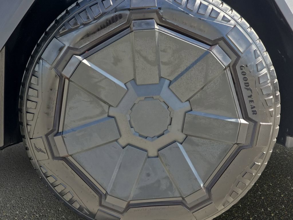 Used 2024 Tesla Cybertruck AWD Crew Cab image 36