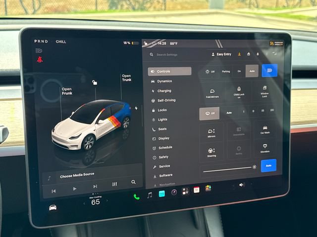 Used 2023 Tesla Model Y Long Range AWD/4WD image 23