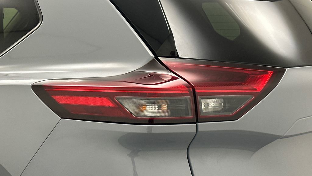 Certified 2023 Nissan Rogue SL w/ SL Premium Package image 24