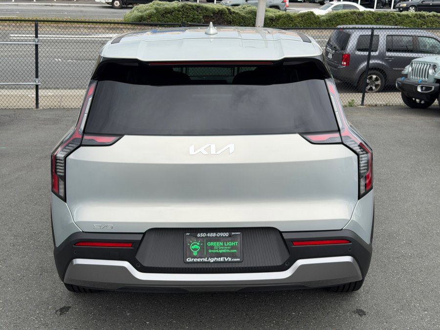 Used 2024 Kia EV9 Light Long Range RWD image 6