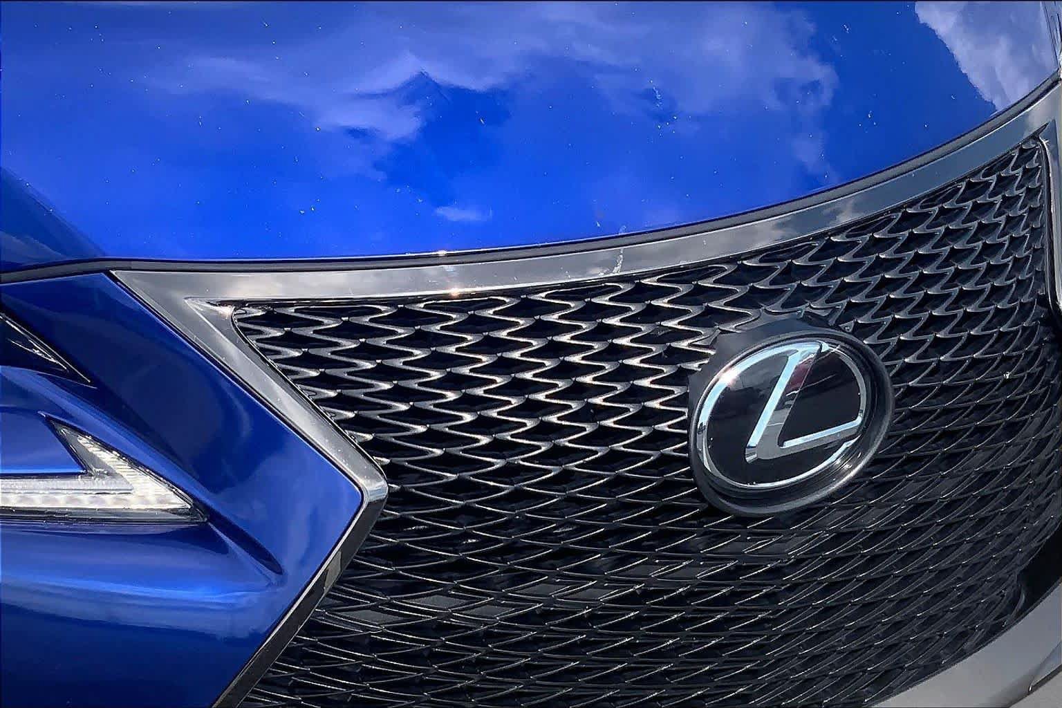 Used 2015 Lexus RC F w/ Performance Package RWD image 30