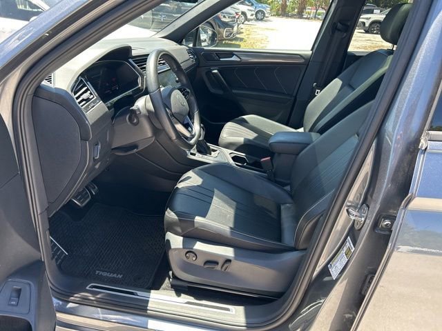 Used 2024 Volkswagen Tiguan SE R-Line FWD image 5