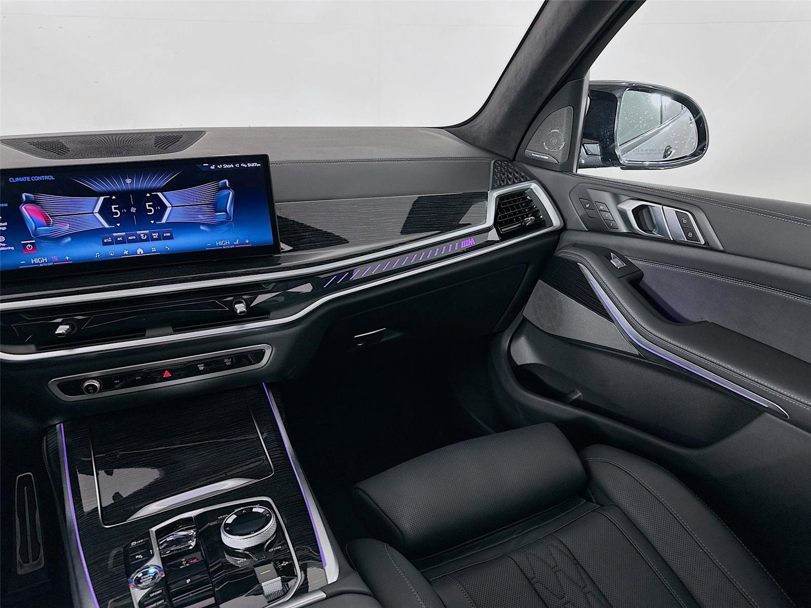 Used 2025 BMW X7 M60i w/ Executive Package image 25