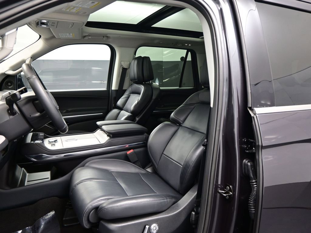 Used 2025 Lincoln Navigator Reserve AWD/4WD image 9