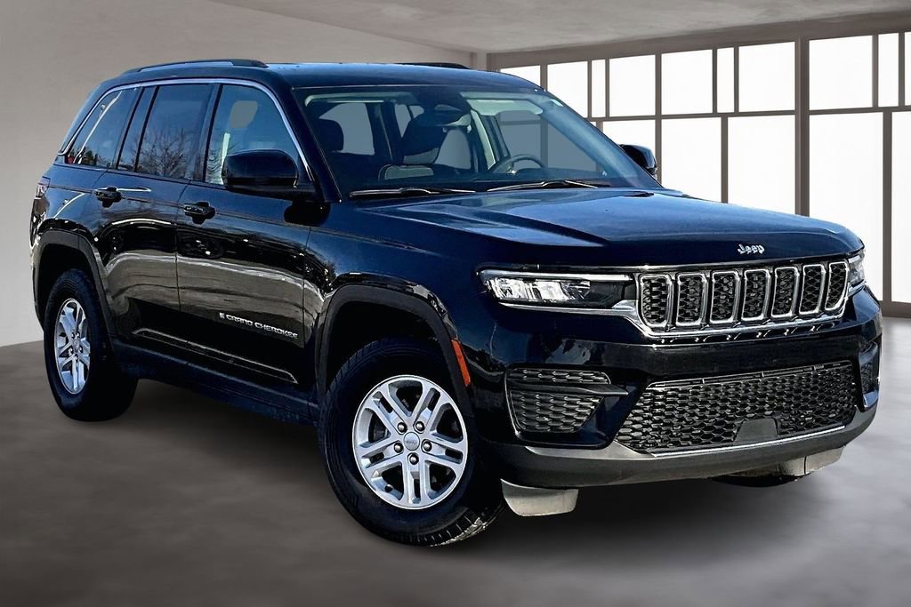 Used 2023 Jeep Grand Cherokee Laredo w/ Luxury Tech Group I image 13