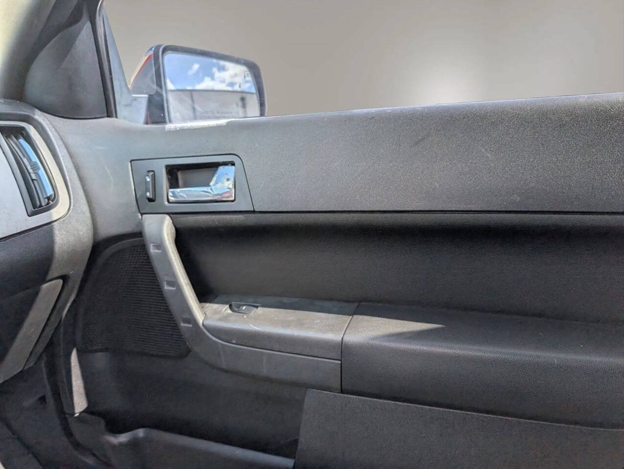 Used 2008 Ford Focus SE FWD image 35