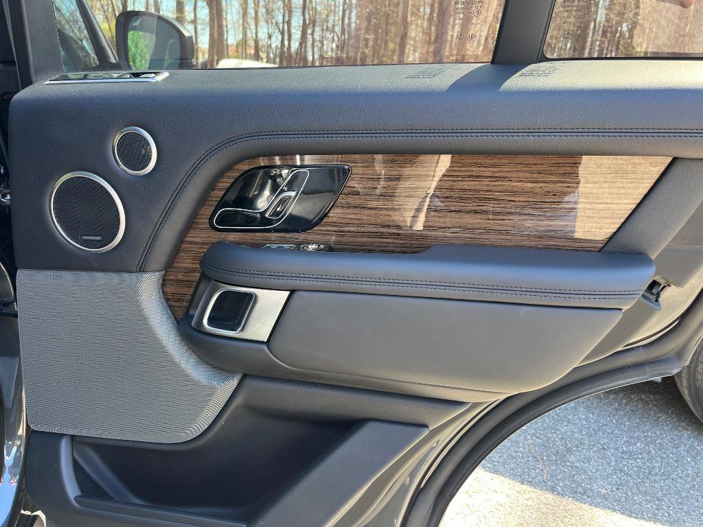Used 2018 Land Rover Range Rover Supercharged image 31