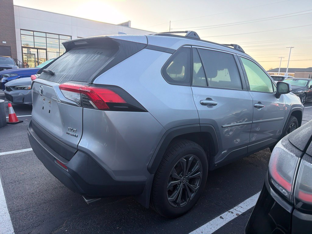 Used 2022 Toyota RAV4 XLE Premium AWD/4WD image 3