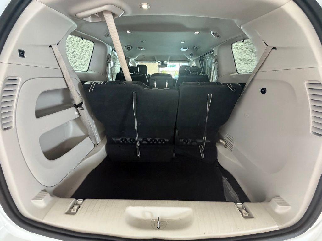 Used 2022 Chrysler Pacifica Touring-L FWD image 12