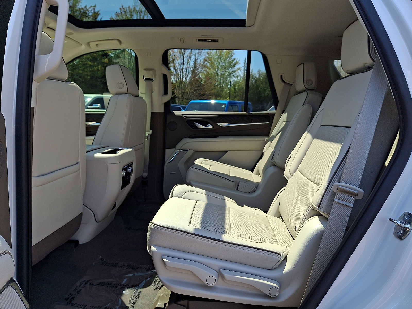 Used 2022 GMC Yukon Denali w/ Denali Premium Package AWD/4WD image 12