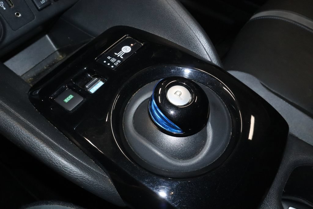 Certified 2018 Nissan Leaf SL w/ SL Technology Package FWD image 33