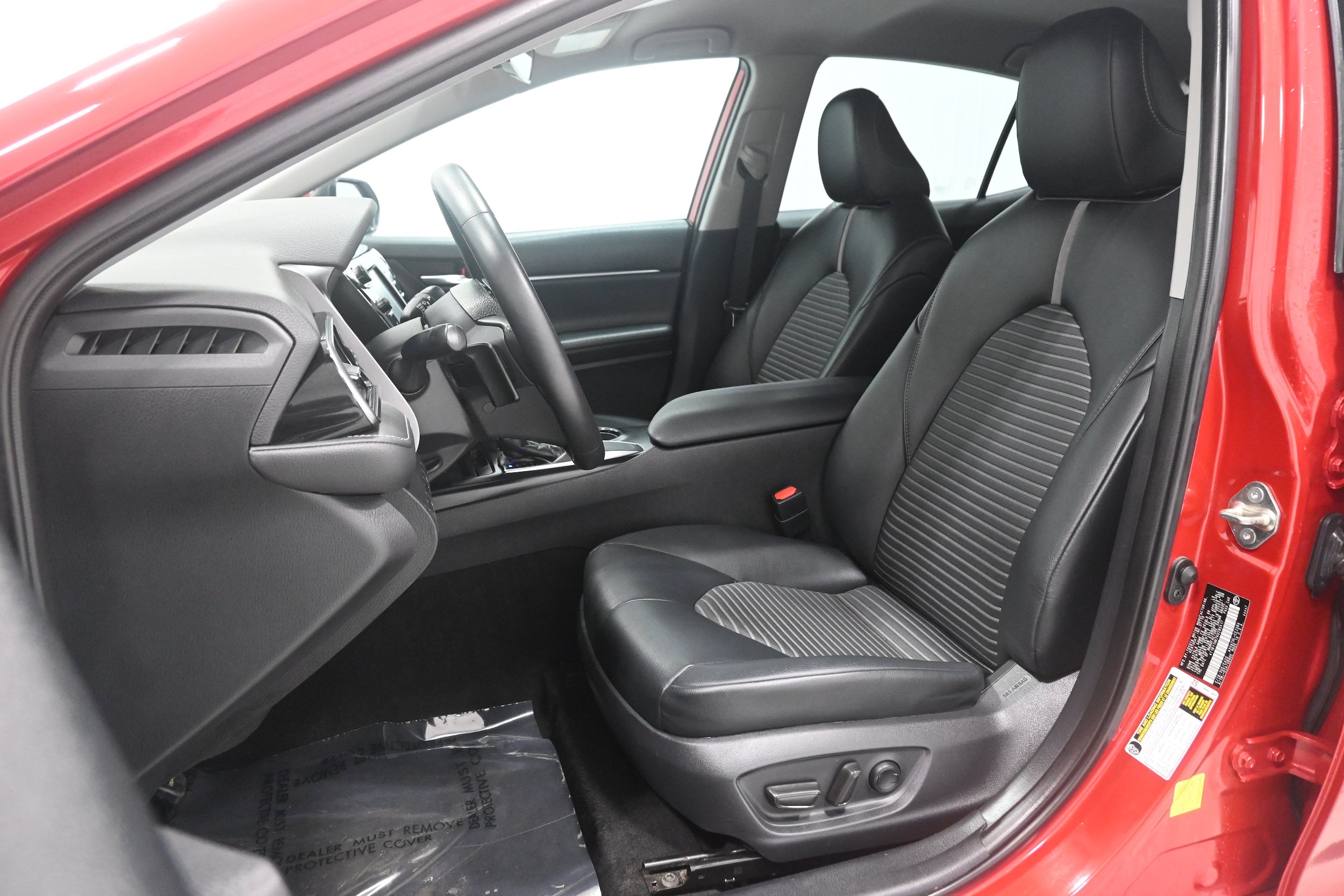 Used 2019 Toyota Camry SE FWD image 6
