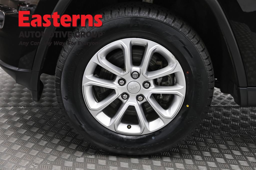 Used 2022 Jeep Grand Cherokee Laredo E w/ Security & Convenience Group image 32