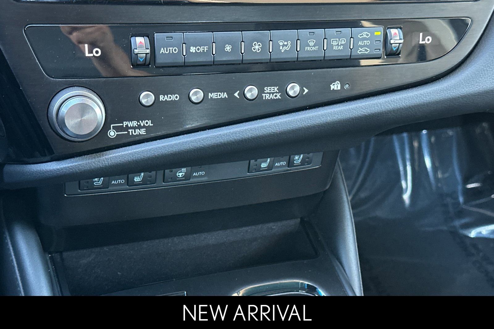 Certified 2024 Lexus ES 350 w/ Premium Package image 23