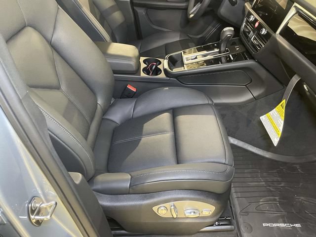 New 2026 Porsche Macan AWD/4WD image 24