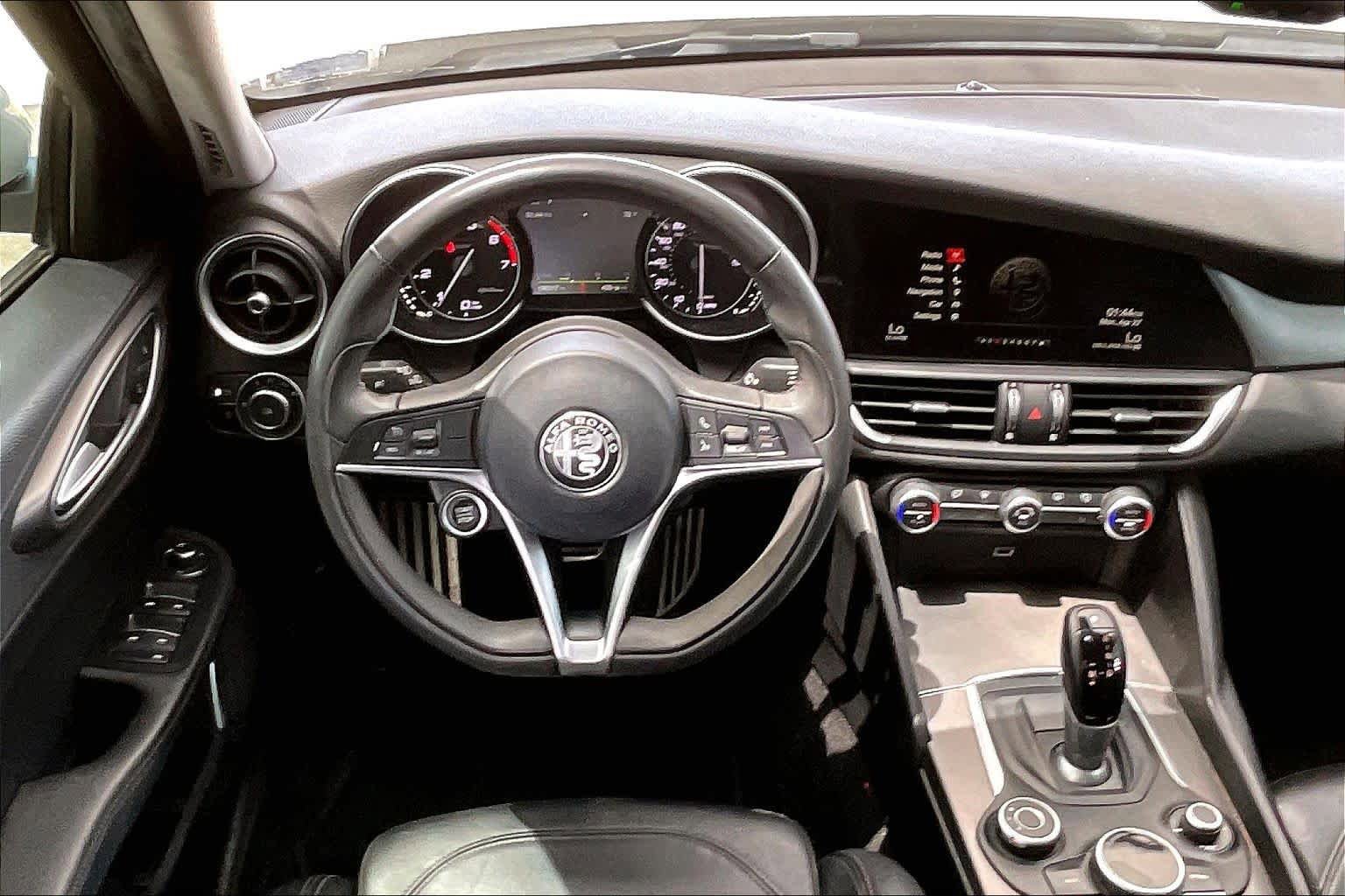 Used 2018 Alfa Romeo Giulia Ti Sport w/ Quick Order Package 22U Sport RWD image 5