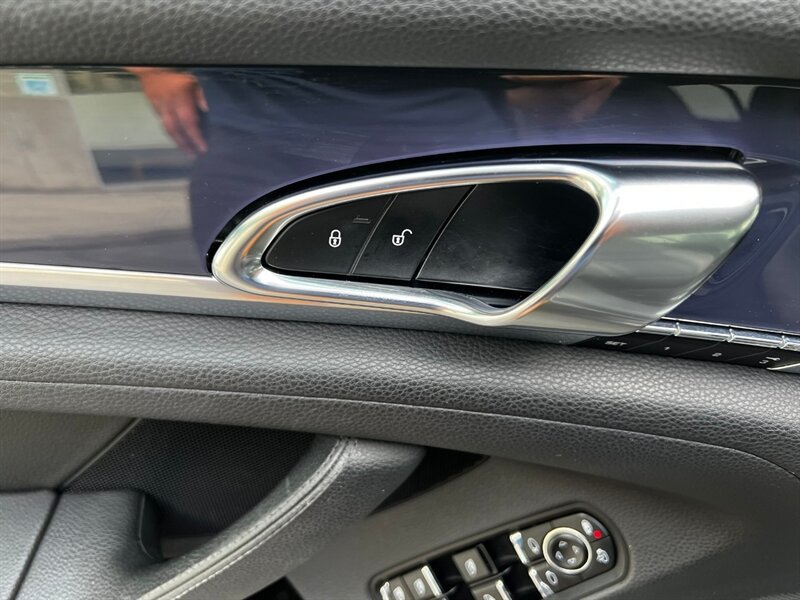 Used 2014 Porsche Panamera S RWD image 26