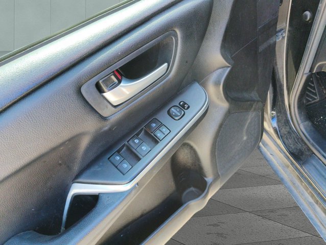 Used 2017 Toyota Camry SE FWD image 9