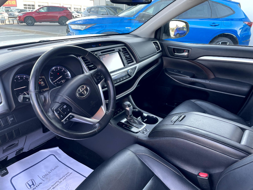 Used 2015 Toyota Highlander XLE AWD/4WD image 12