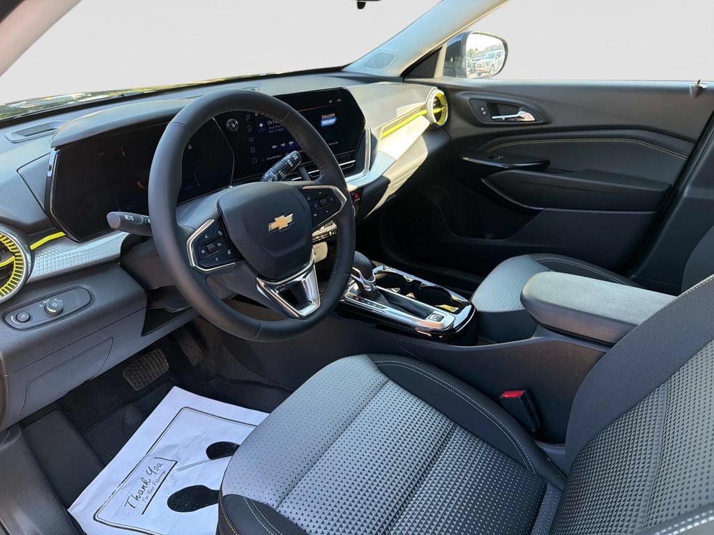 Used 2026 Chevrolet Trax LT w/ Sunroof Package FWD image 21