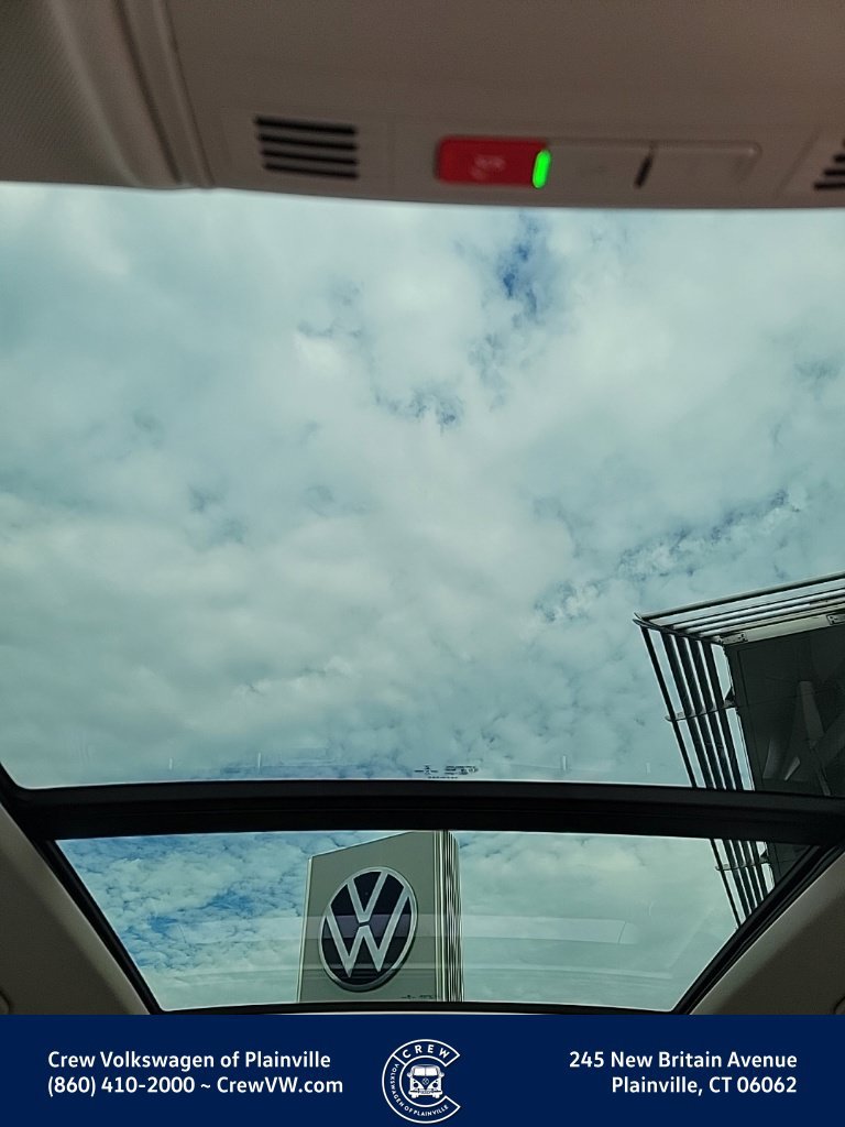 Certified 2023 Volkswagen Taos SE w/ Panoramic Sunroof Package AWD/4WD image 12