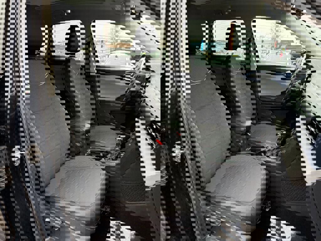 Used 2023 Volkswagen Taos SE w/ Panoramic Sunroof Package image 28