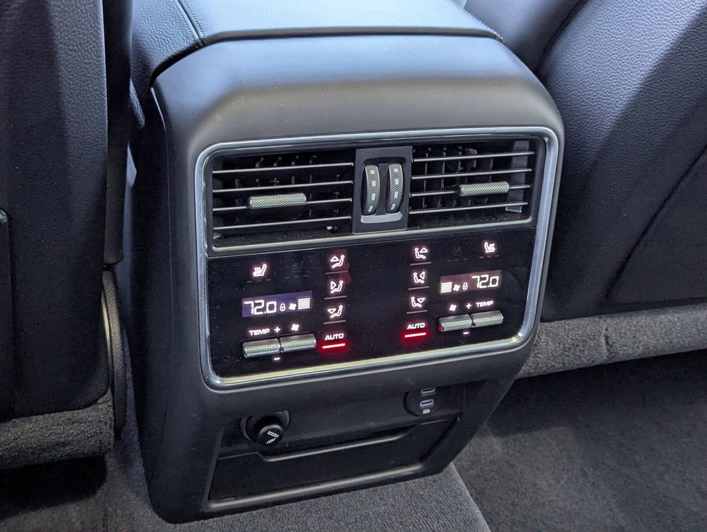 Used 2023 Porsche Cayenne Platinum Edition image 13
