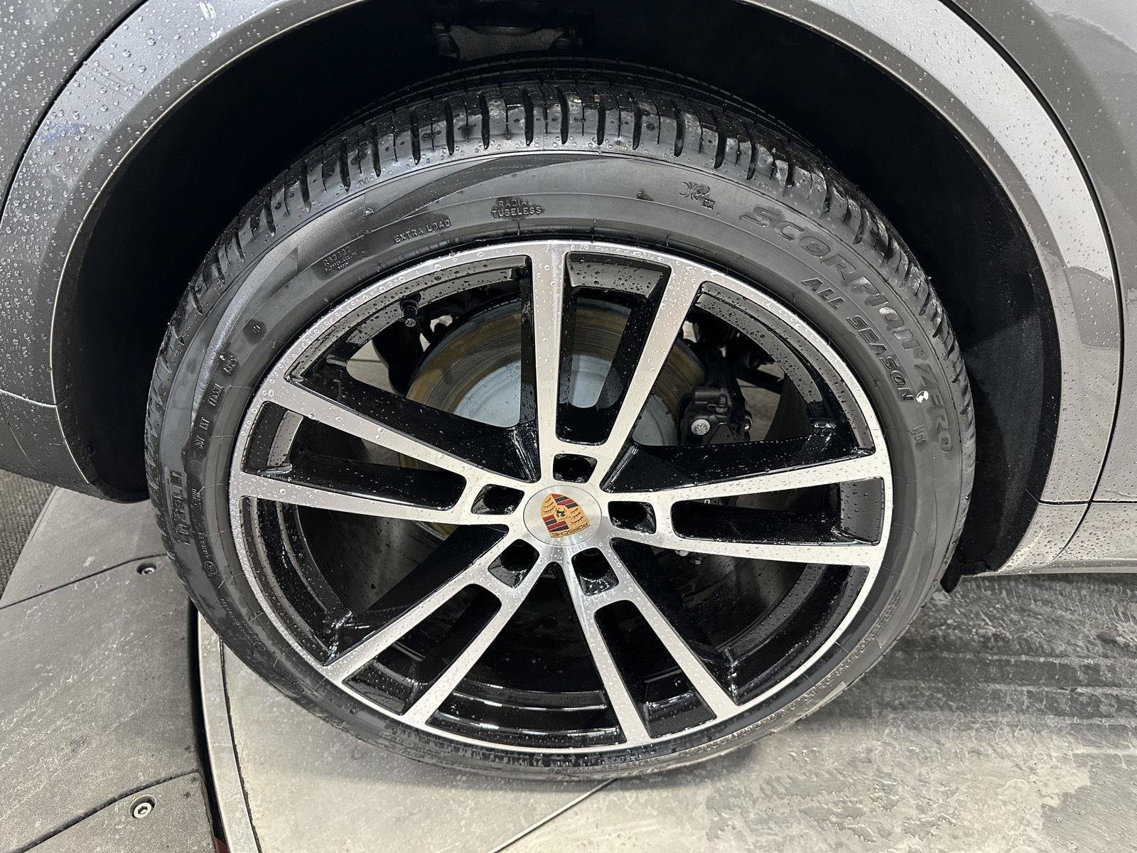 New 2026 Porsche Cayenne Coupe AWD/4WD image 13