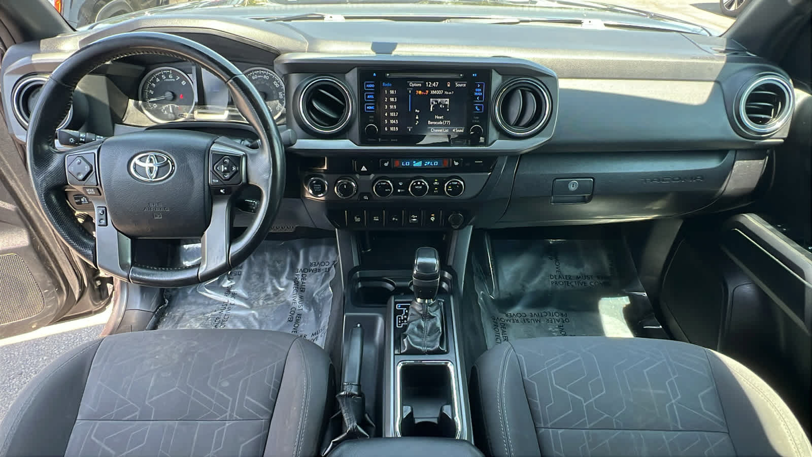 Used 2017 Toyota Tacoma TRD Off-Road w/ Premium & Technology Package AWD/4WD image 26