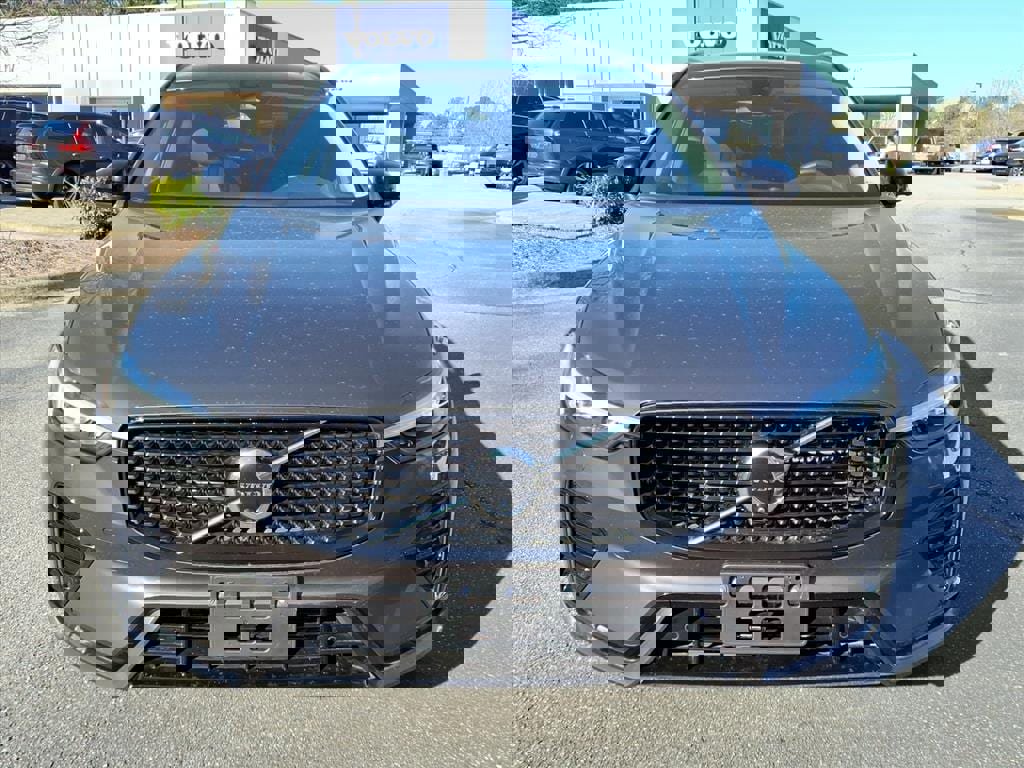 Certified 2025 Volvo XC60 B5 Plus image 10