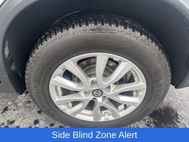 Used 2017 Nissan Rogue SV w/ SV Premium Package image 10