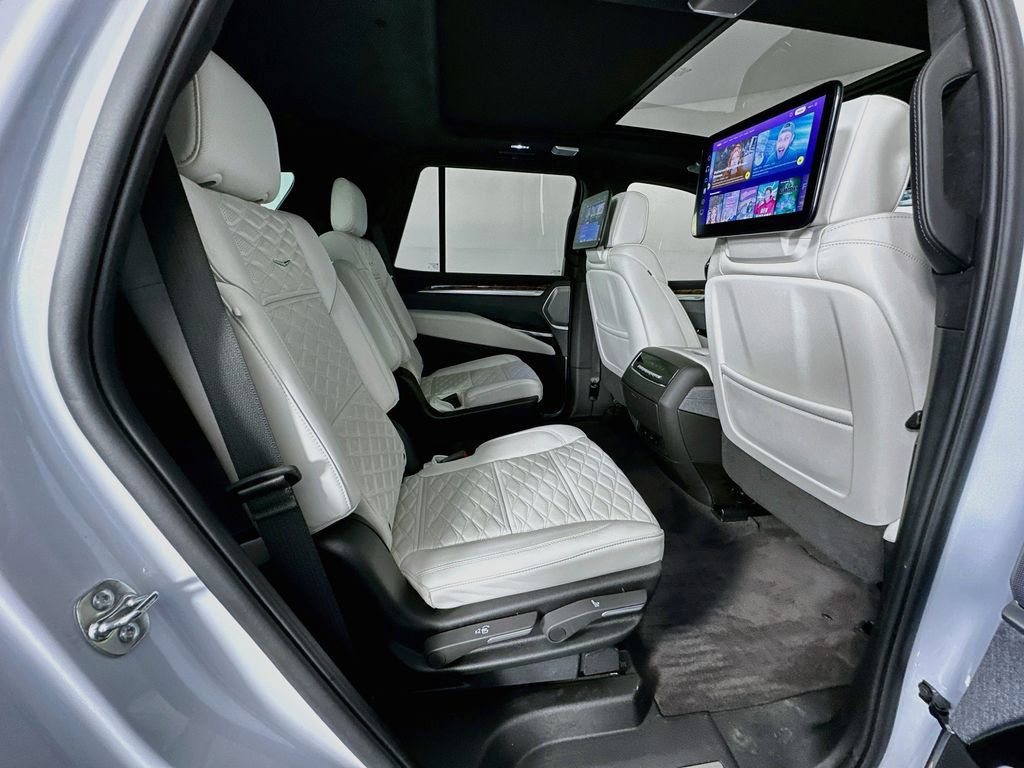 Used 2026 Cadillac Escalade Platinum Sport w/ LPO, ONYX Package AWD/4WD image 29