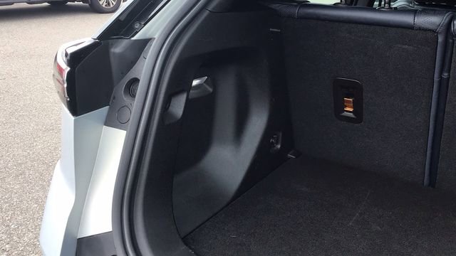 Used 2023 Chevrolet Bolt EUV LT w/ Convenience Package image 9