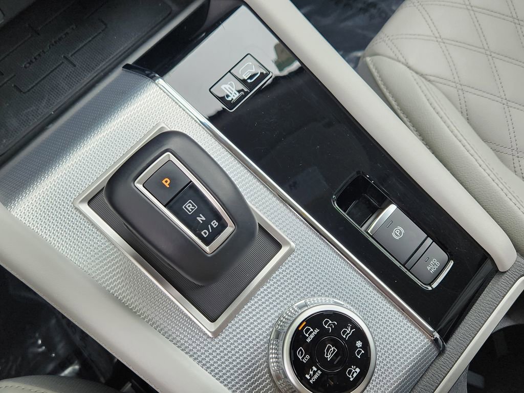 Used 2023 Mitsubishi Outlander 4WD Plug-In Hybrid image 11