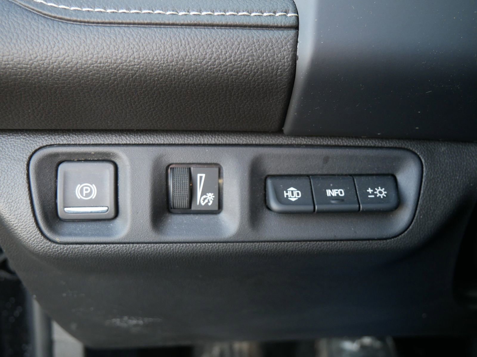 Used 2023 GMC Acadia Denali w/ Black Diamond Edition image 27