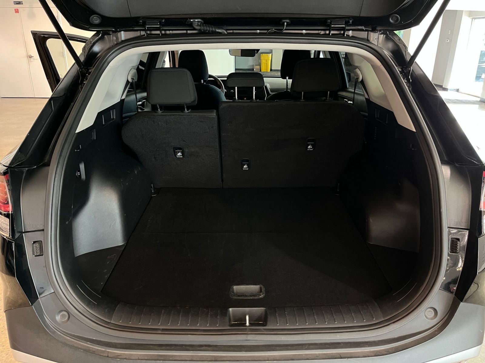 Used 2025 Kia Sportage LX image 31