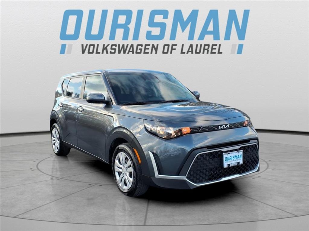 Used 2023 Kia Soul LX image 1
