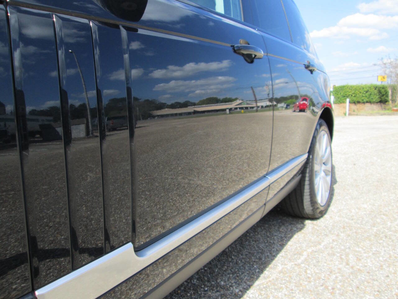 Used 2017 Land Rover Range Rover Supercharged image 9