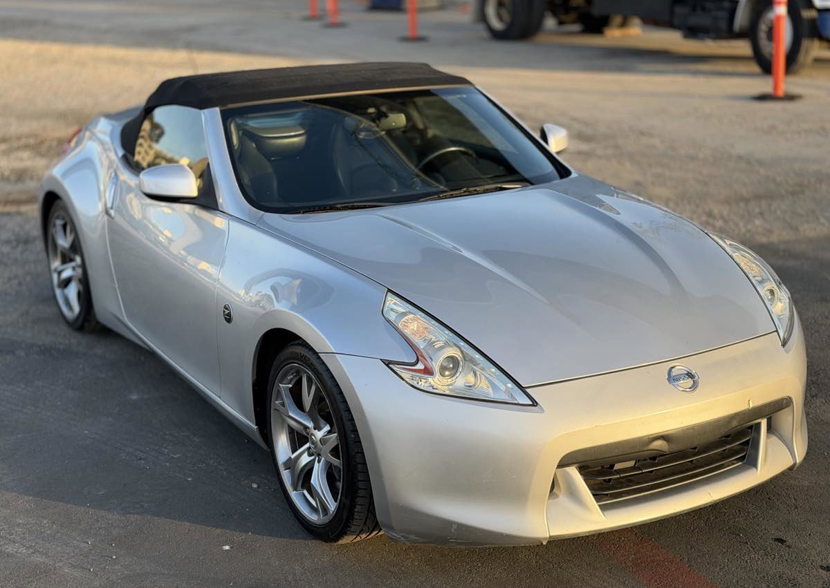 Used 2011 Nissan 370Z Touring w/ Sport Pkg image 6