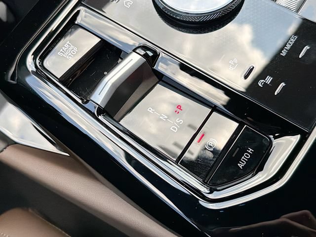 Used 2026 BMW 530i xDrive w/ M Sport Package AWD/4WD image 18