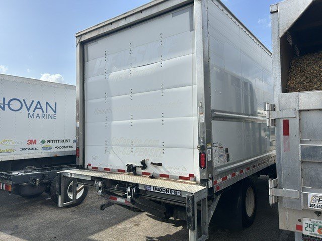 Used 2021 Isuzu NPR RWD image 13