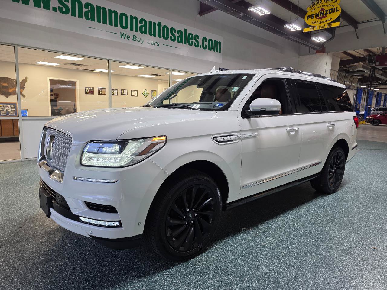 Used 2021 Lincoln Navigator Reserve AWD/4WD image 2