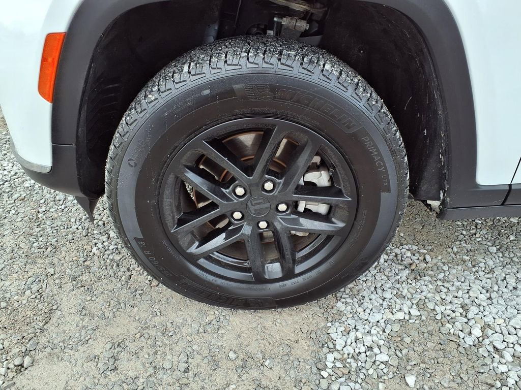 Used 2025 Jeep Grand Cherokee L Laredo w/ Luxury Tech Group I image 37