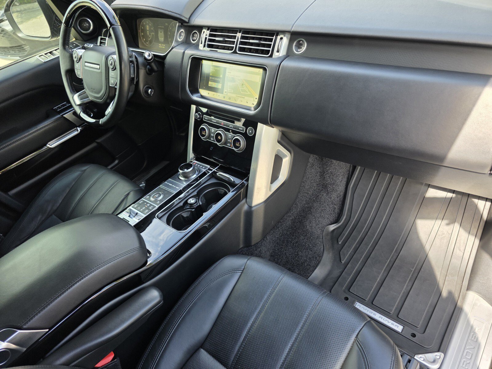 Used 2017 Land Rover Range Rover Supercharged AWD/4WD image 28
