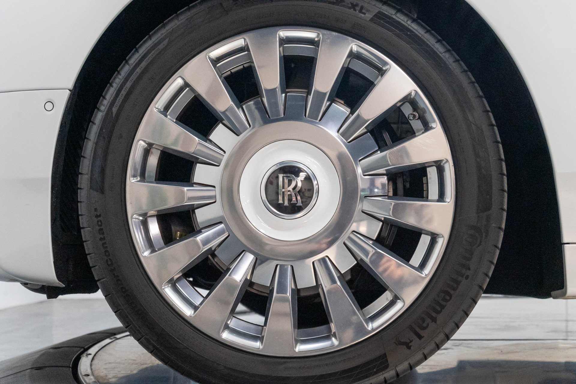 Used 2019 Rolls-Royce Phantom Sedan RWD image 20