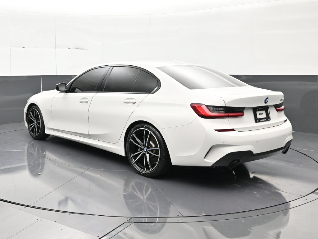 Used 2021 BMW 330i Sedan w/ M Sport Package RWD image 3