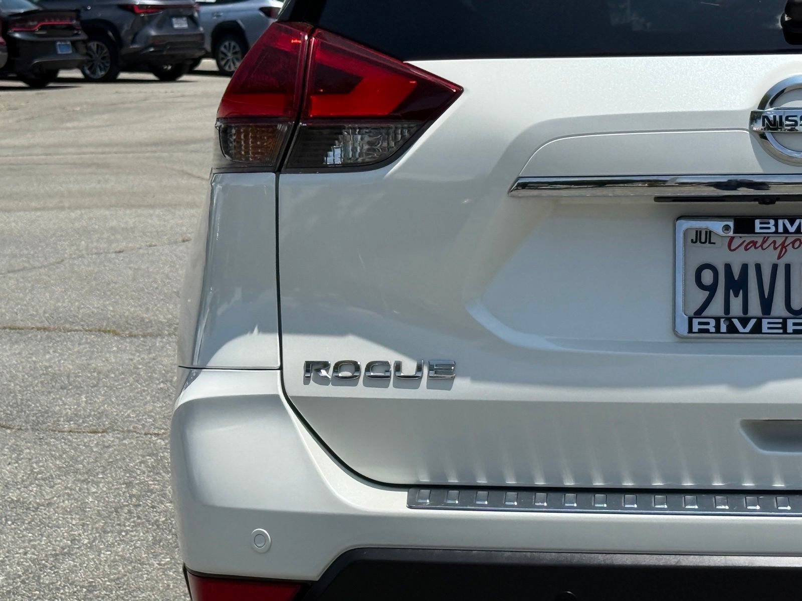 Used 2020 Nissan Rogue SV FWD image 15