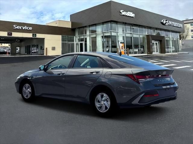 New 2026 Hyundai Elantra SE FWD image 4