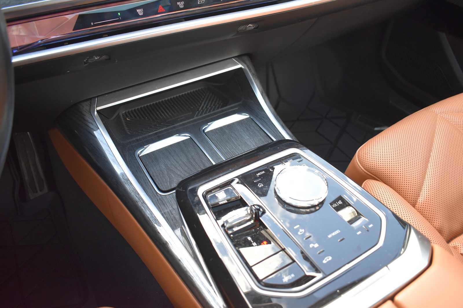Certified 2024 BMW 740i xDrive AWD/4WD image 17