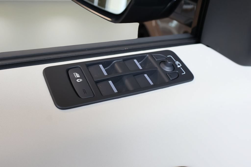 Used 2025 Land Rover Discovery Sport S AWD/4WD image 9